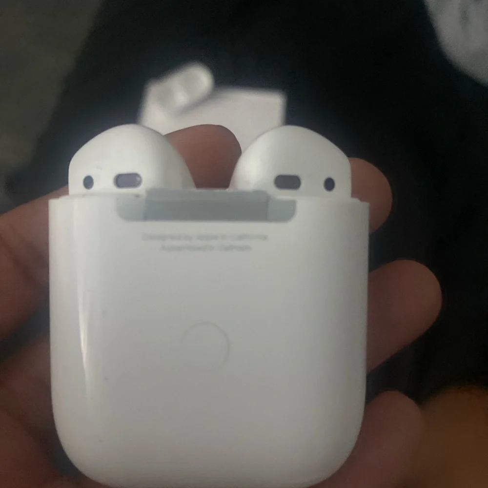 Apple White Wireless Earbuds